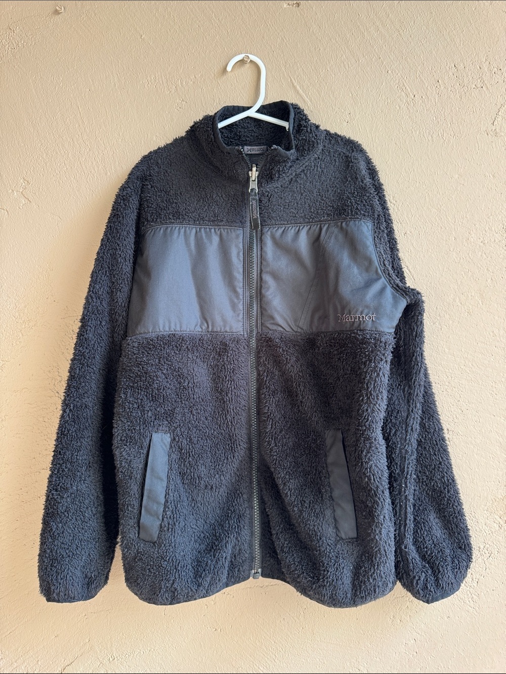 Kids Marmot Cozy Fuzzy zip up Jacket size large with pockets.
